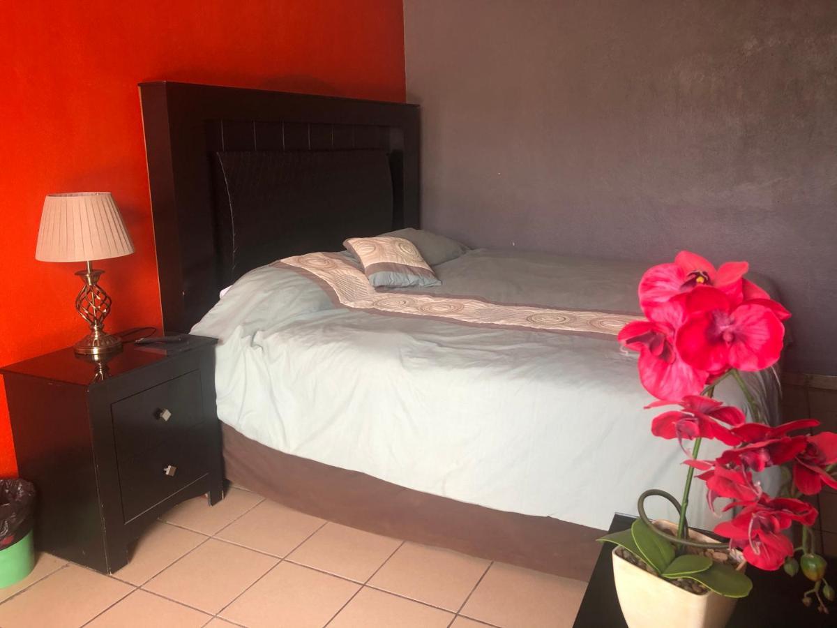 Hotel Isabela, Mag Bay Puerto San Carlos Ngoại thất bức ảnh